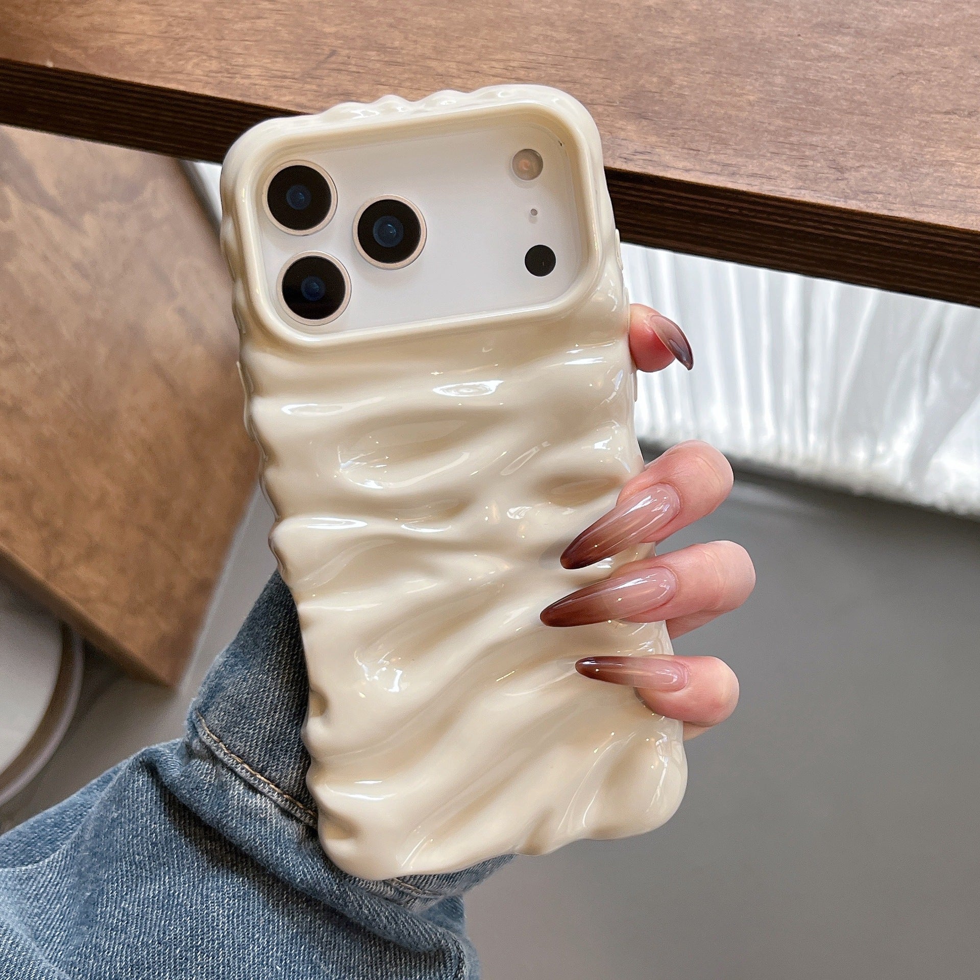 Three-dimensional Pleated Cream Pattern Suitable For Simple Solid Color Shell