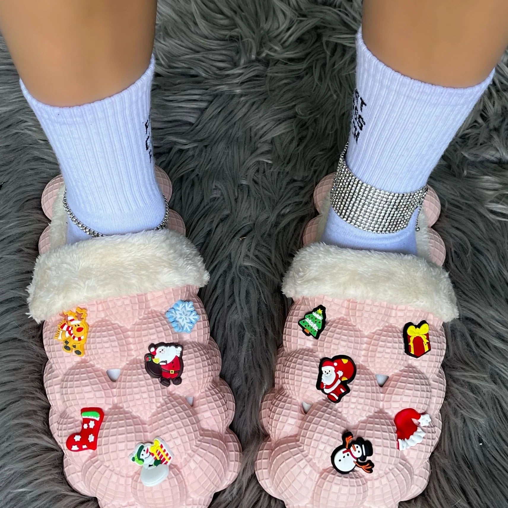 Factory Wholesale Winter Warm Massage Men Women Foam Runner Furry Plush Fashion Fur Slippers Bubble Slides With Fur and Charms