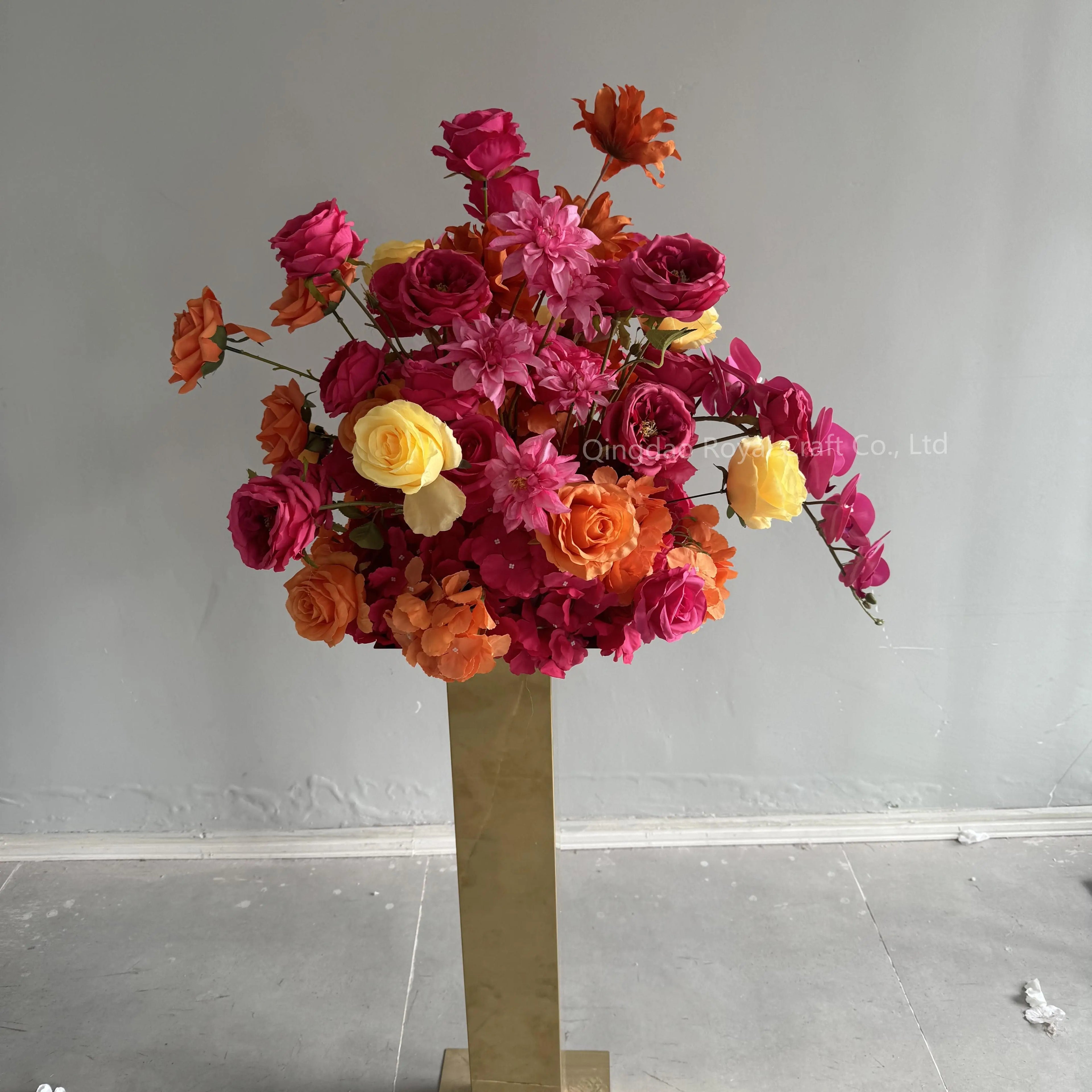 Luxury Wedding Table Candelabra Flower Centerpieces Artificial Flower Arrangement Ball for Display Drops