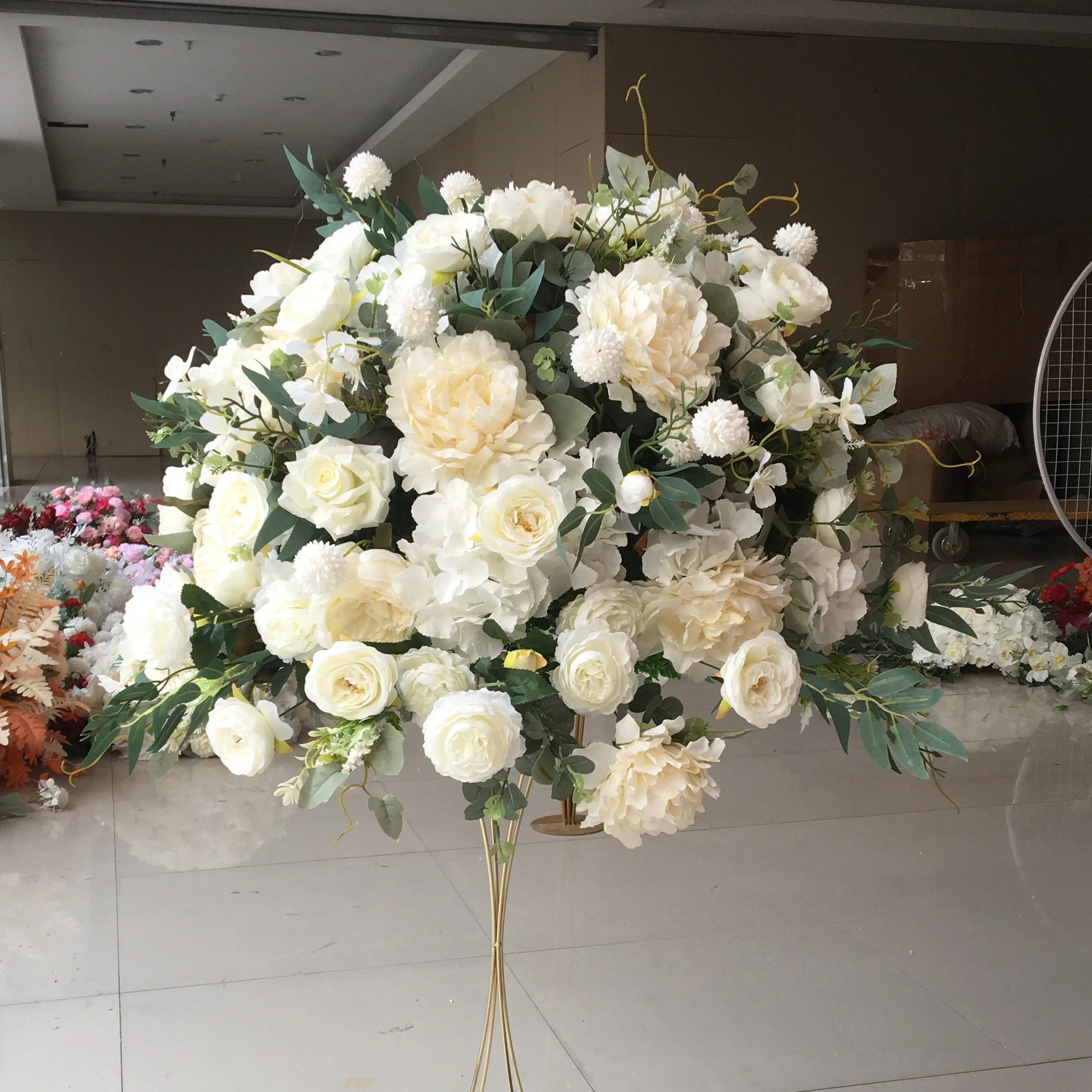 Luxury Wedding Table Candelabra Flower Centerpieces Artificial Flower Arrangement Ball for Display Drops