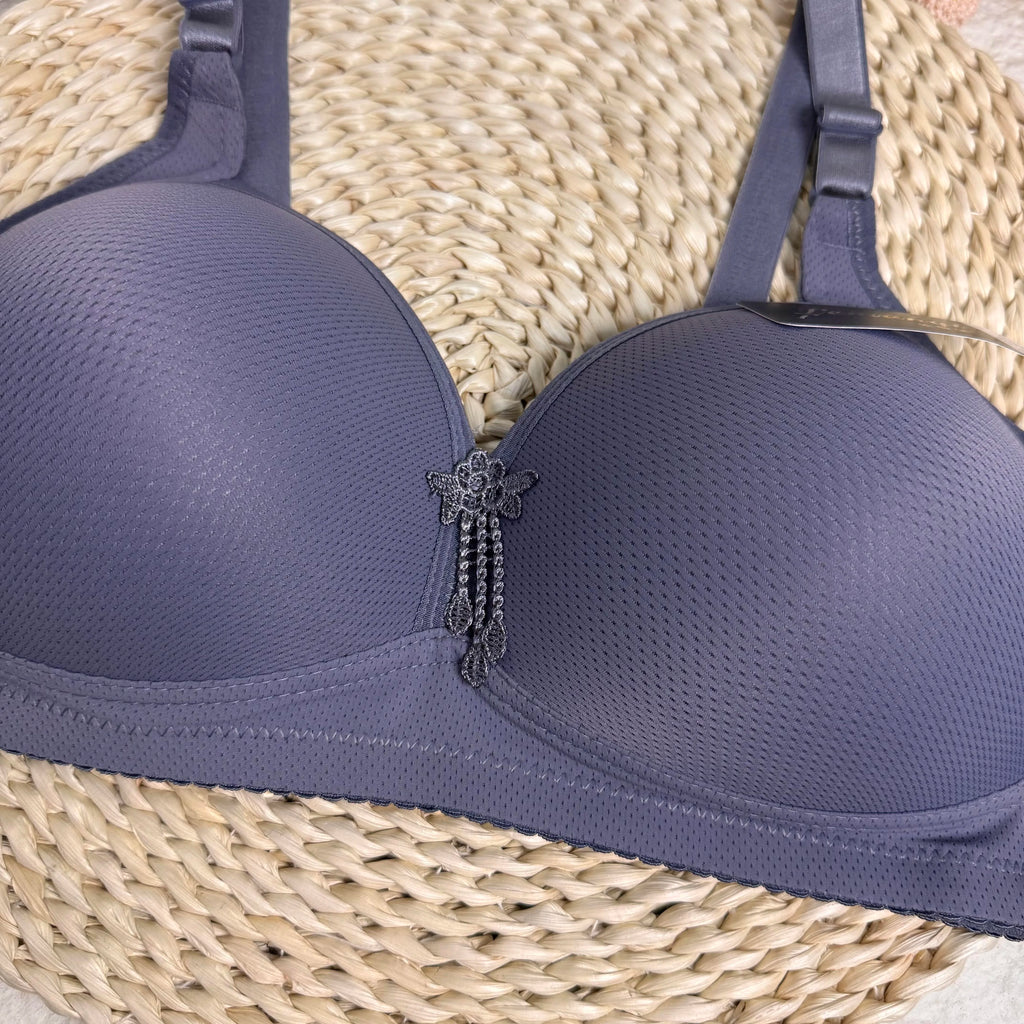 Amysi 811# Best Selling Solid Summer Breathable Thin Underwear Plus Size 46-52D Wireless Bra for Fat Women Direct Factory Outlet
