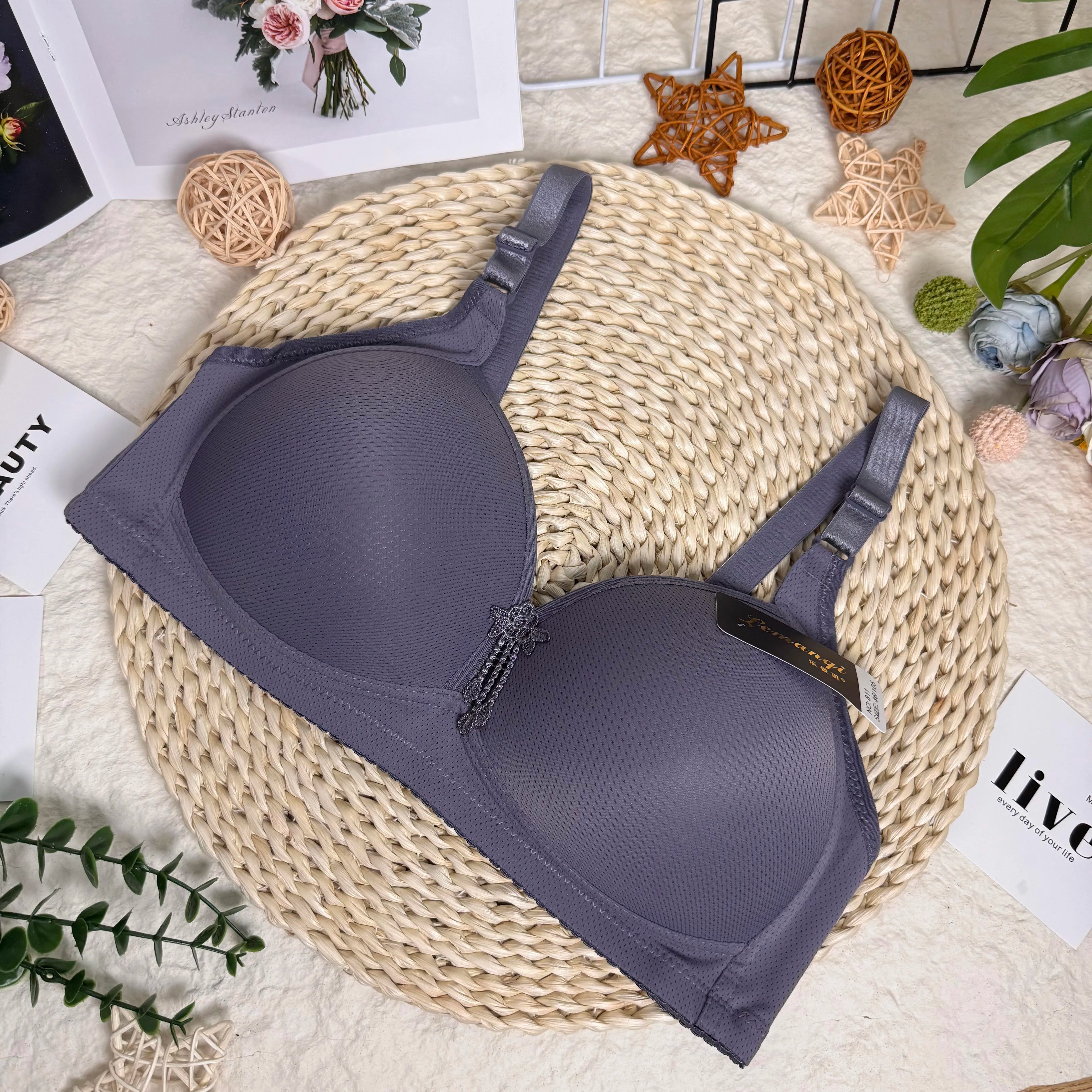 Amysi 811# Best Selling Solid Summer Breathable Thin Underwear Plus Size 46-52D Wireless Bra for Fat Women Direct Factory Outlet