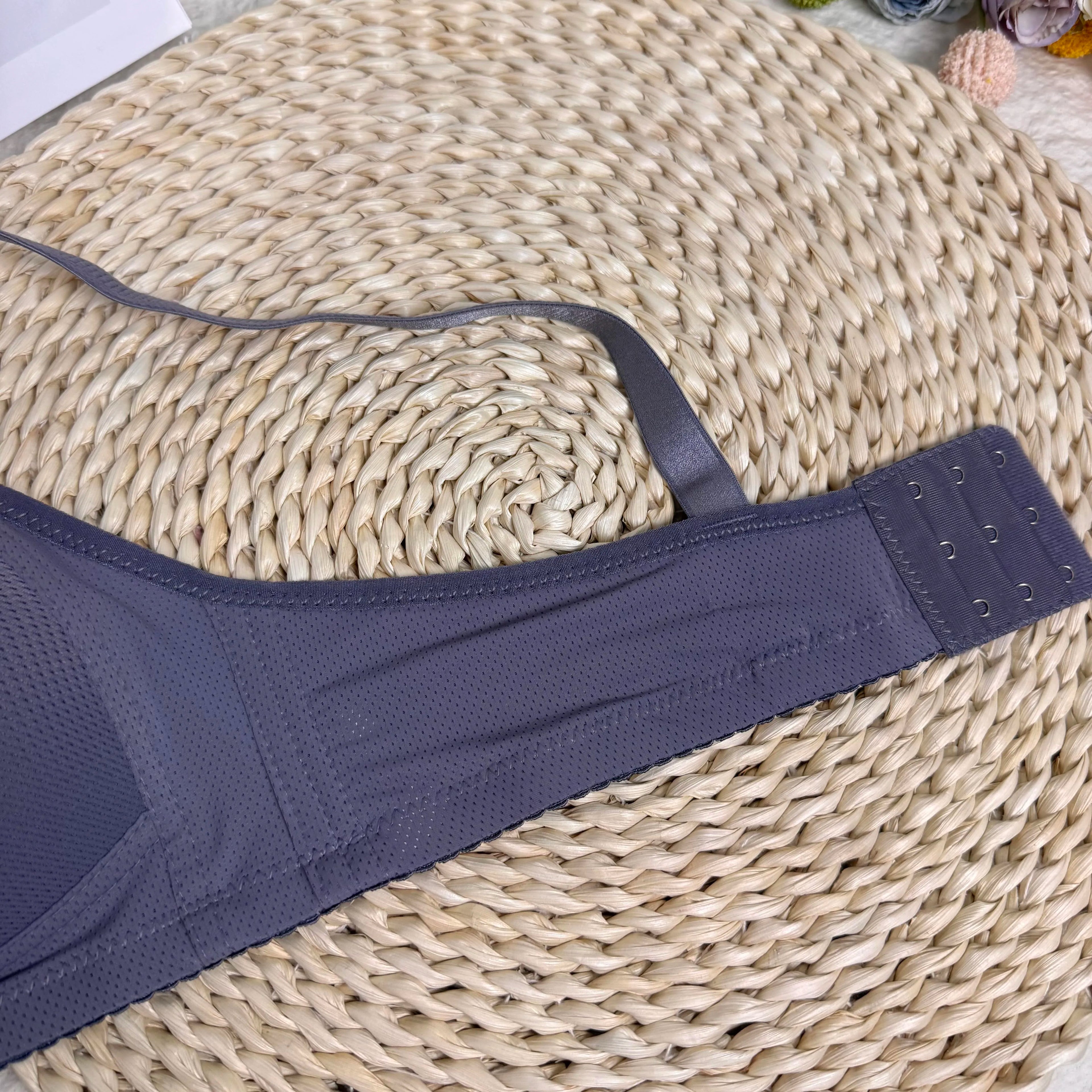 Amysi 811# Best Selling Solid Summer Breathable Thin Underwear Plus Size 46-52D Wireless Bra for Fat Women Direct Factory Outlet