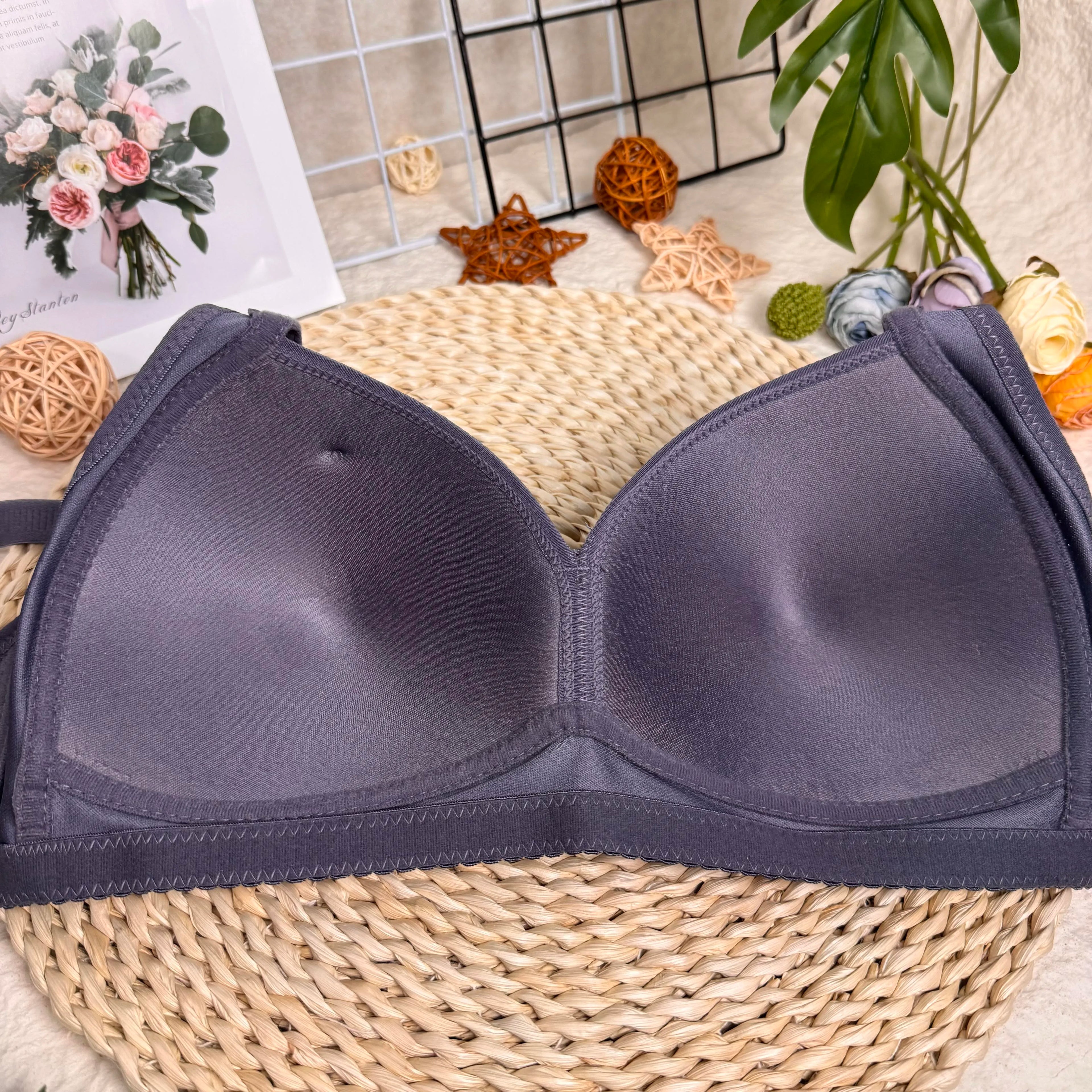 Amysi 811# Best Selling Solid Summer Breathable Thin Underwear Plus Size 46-52D Wireless Bra for Fat Women Direct Factory Outlet