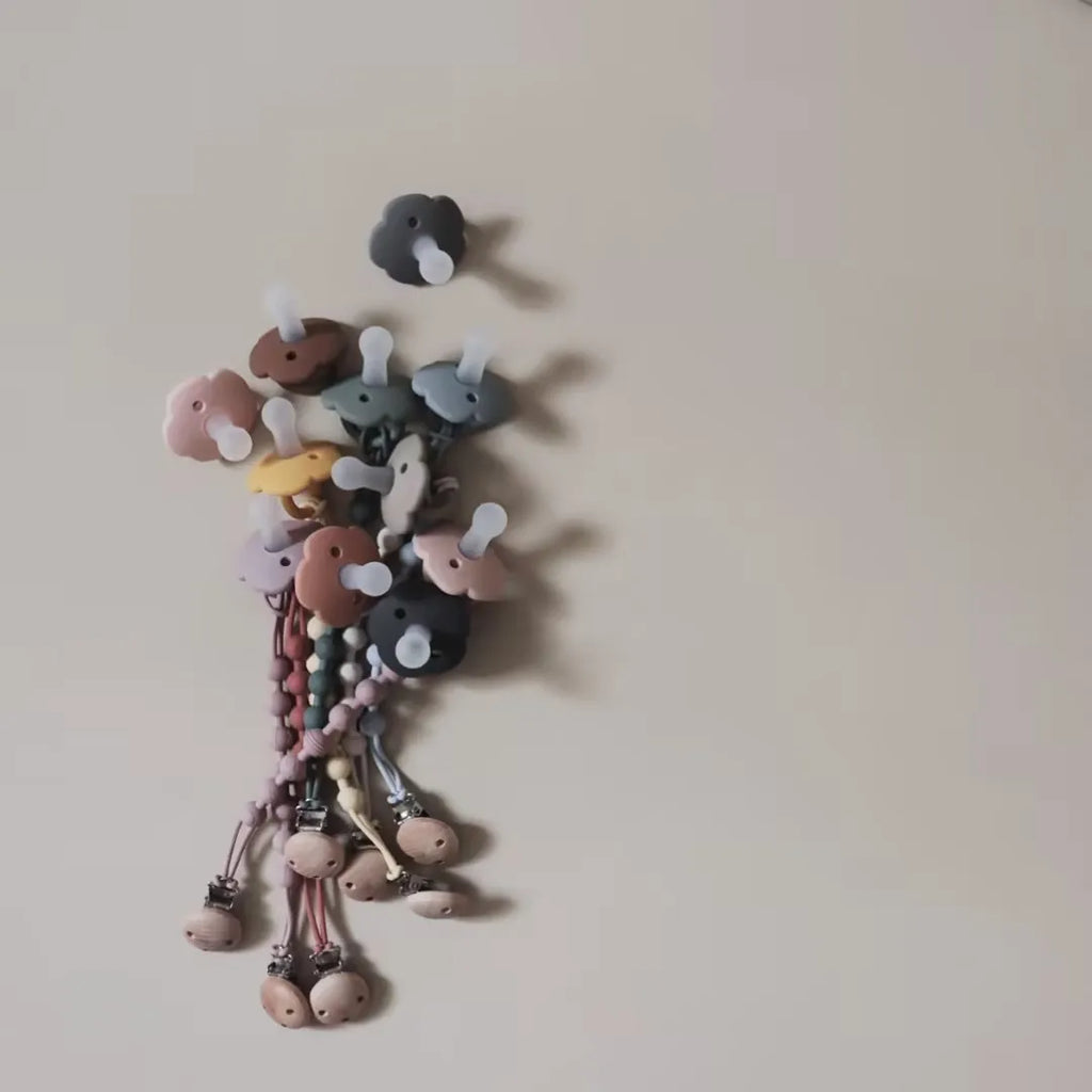 Baby Pacifier Clip Chain Wholesale Chewable Wooden Silicone Dummy Pacifier Clip Food Grade Silicone