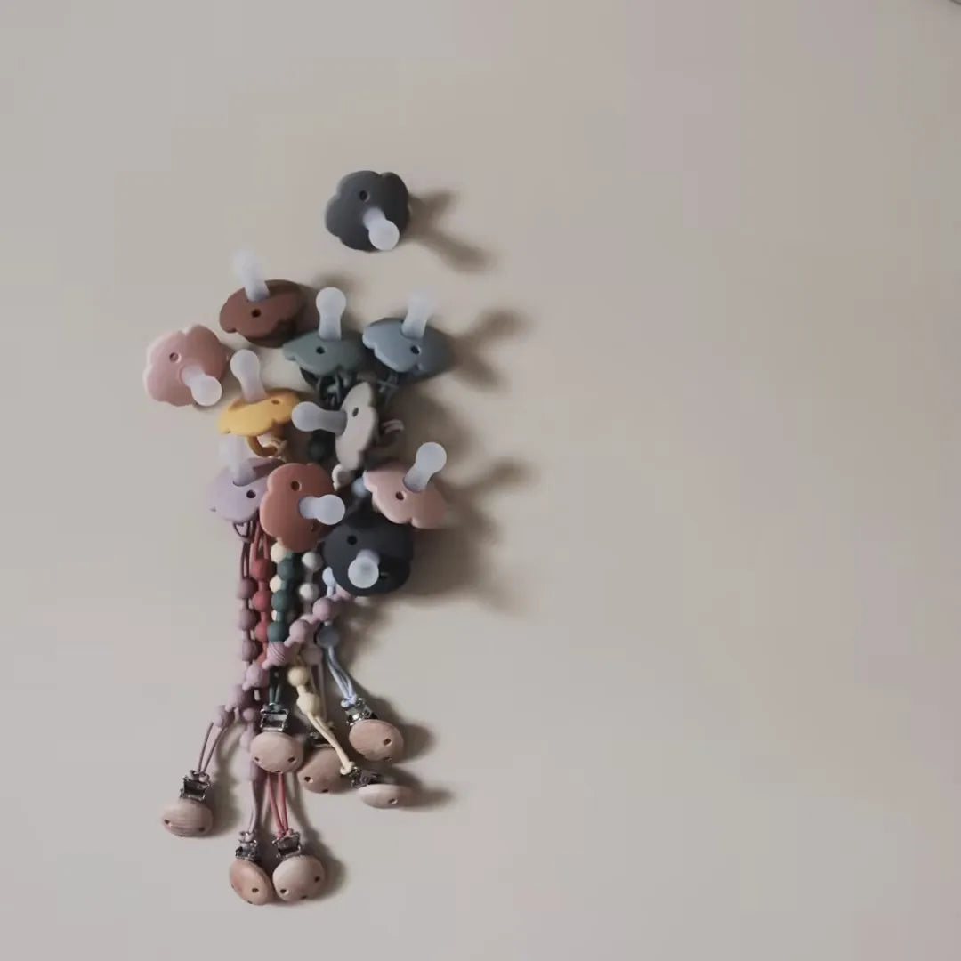 Baby Pacifier Clip Chain Wholesale Chewable Wooden Silicone Dummy Pacifier Clip Food Grade Silicone