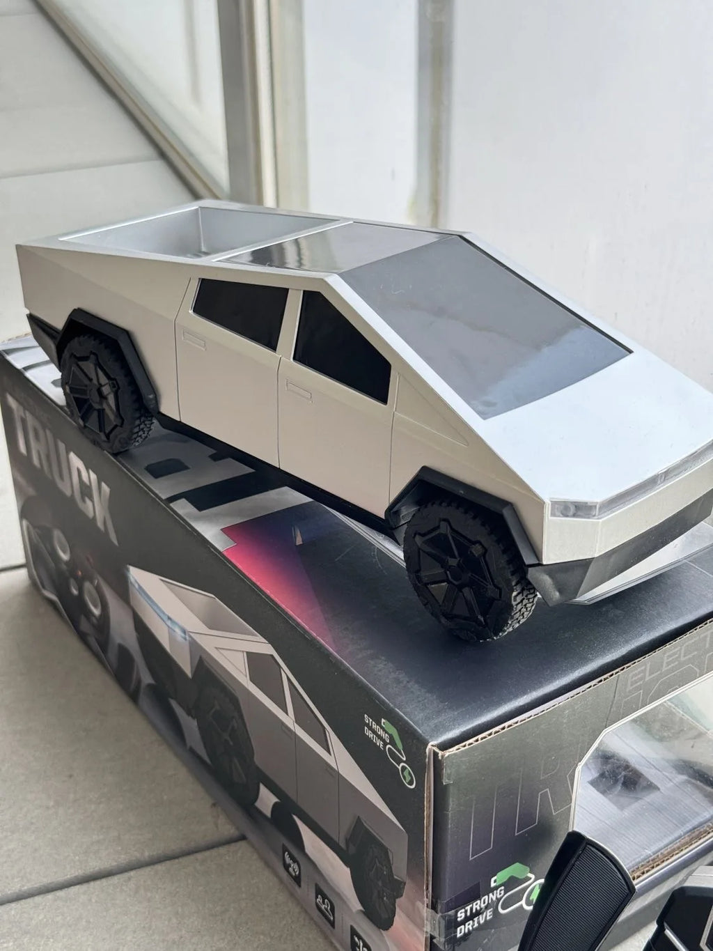 High Quality 1 16 RC Metal Road Touring Vehicle USB Cable Remote Assembled Control Toy Car Simulation Pickup Truck Model for