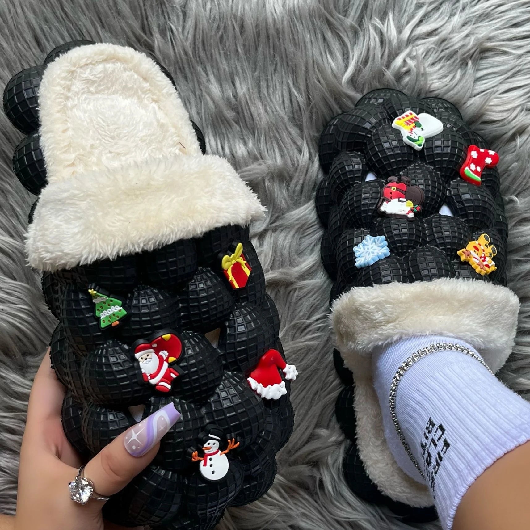 Factory Wholesale Winter Warm Massage Men Women Foam Runner Furry Plush Fashion Fur Slippers Bubble Slides With Fur and Charms