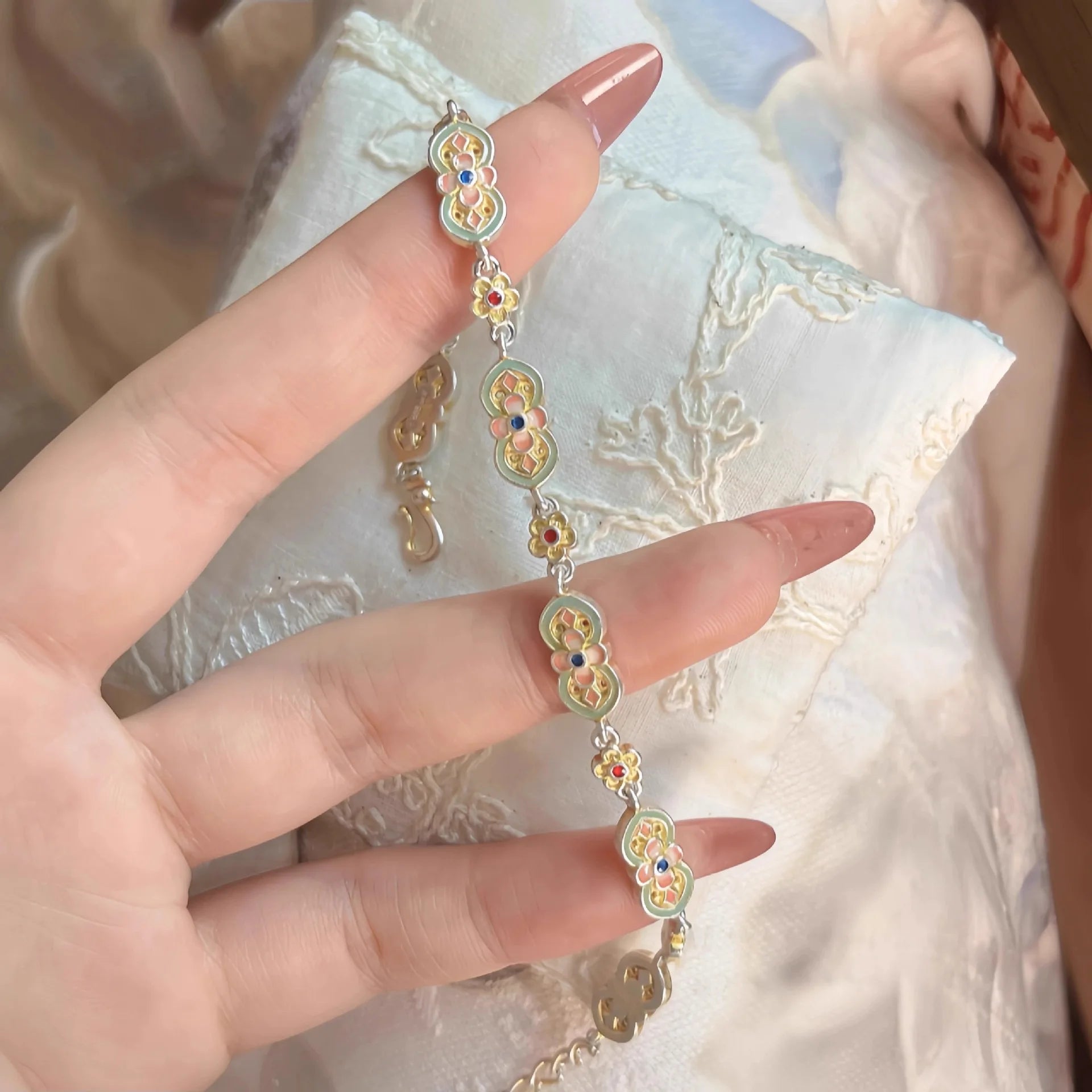 Dropshipping Gift Fashion Bracelet Ancient Enamel Gourd Bracelet National Style Versatile Four-leaf Clover Flower Bracelet
