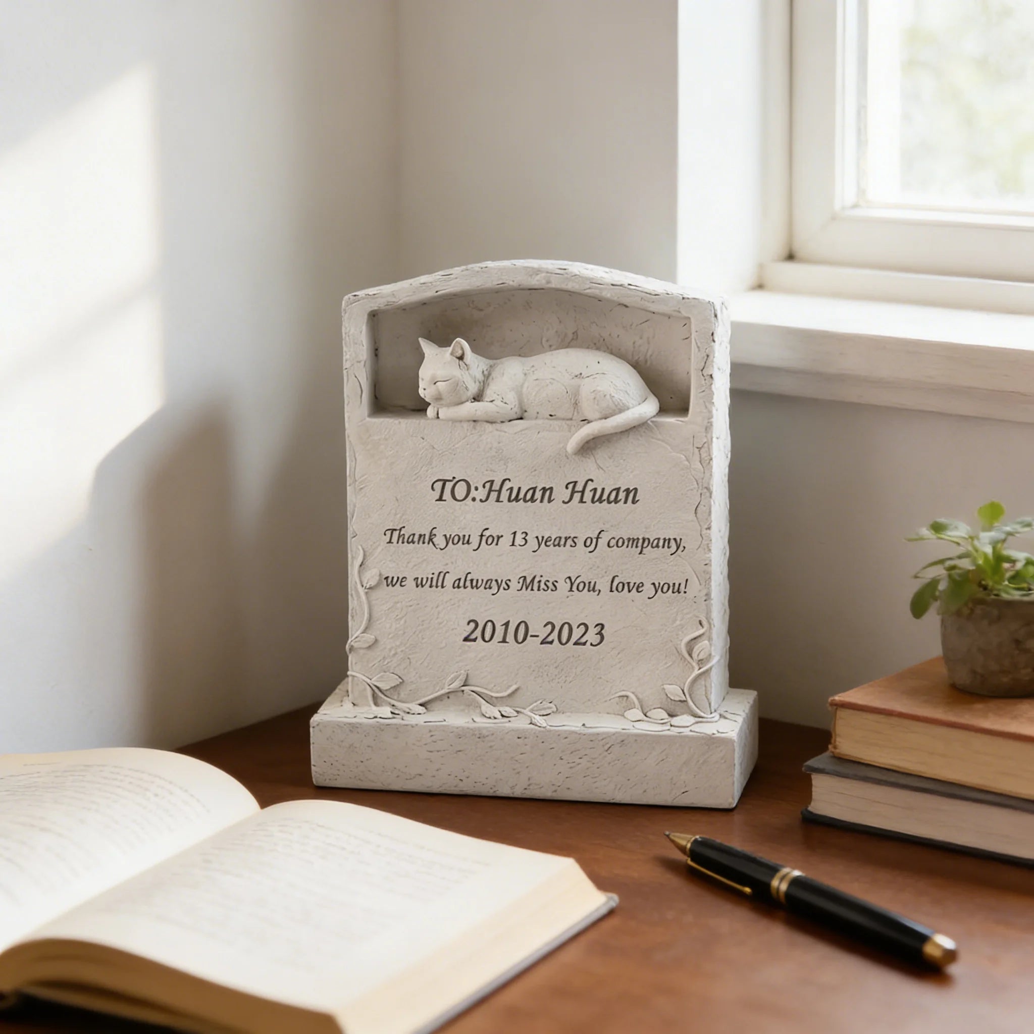 Gentle Resin Cat Memorial Marker - Weatherproof, Vine-Detailed Design,Perfect for Outdoor Decor & Sentimental Pet Grave Ornament