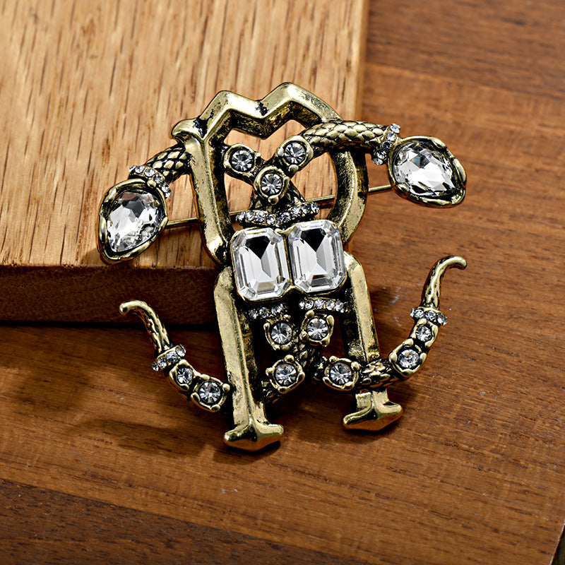 Niche Antique Double Snake Crystal Brooch for Women, Vintage Jewelry with a Light Luxury Design, Palace-Style Crystal Zodiac Double Snake Brooch