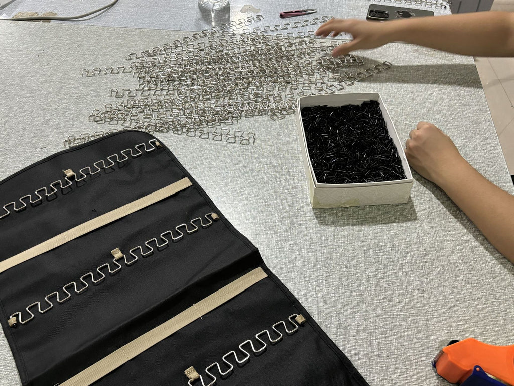 Hanging Jewelry Storage Bag Double-Sided Foldableable with Metal Hook Pvc Anti-Oxidation Suitable for Earrings, Necklaces and Rings