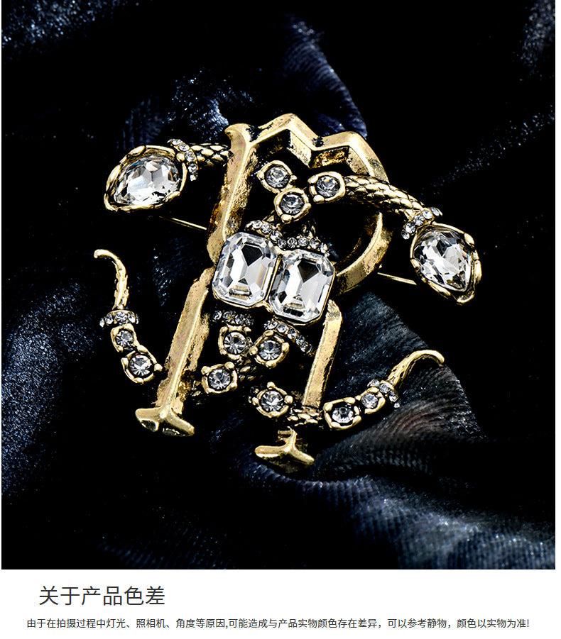 Niche Antique Double Snake Crystal Brooch for Women, Vintage Jewelry with a Light Luxury Design, Palace-Style Crystal Zodiac Double Snake Brooch