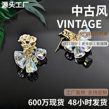 Niche Antique Double Snake Crystal Brooch for Women, Vintage Jewelry with a Light Luxury Design, Palace-Style Crystal Zodiac Double Snake Brooch