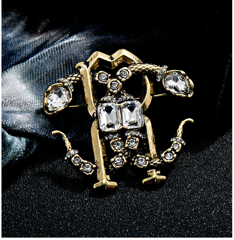 Niche Antique Double Snake Crystal Brooch for Women, Vintage Jewelry with a Light Luxury Design, Palace-Style Crystal Zodiac Double Snake Brooch