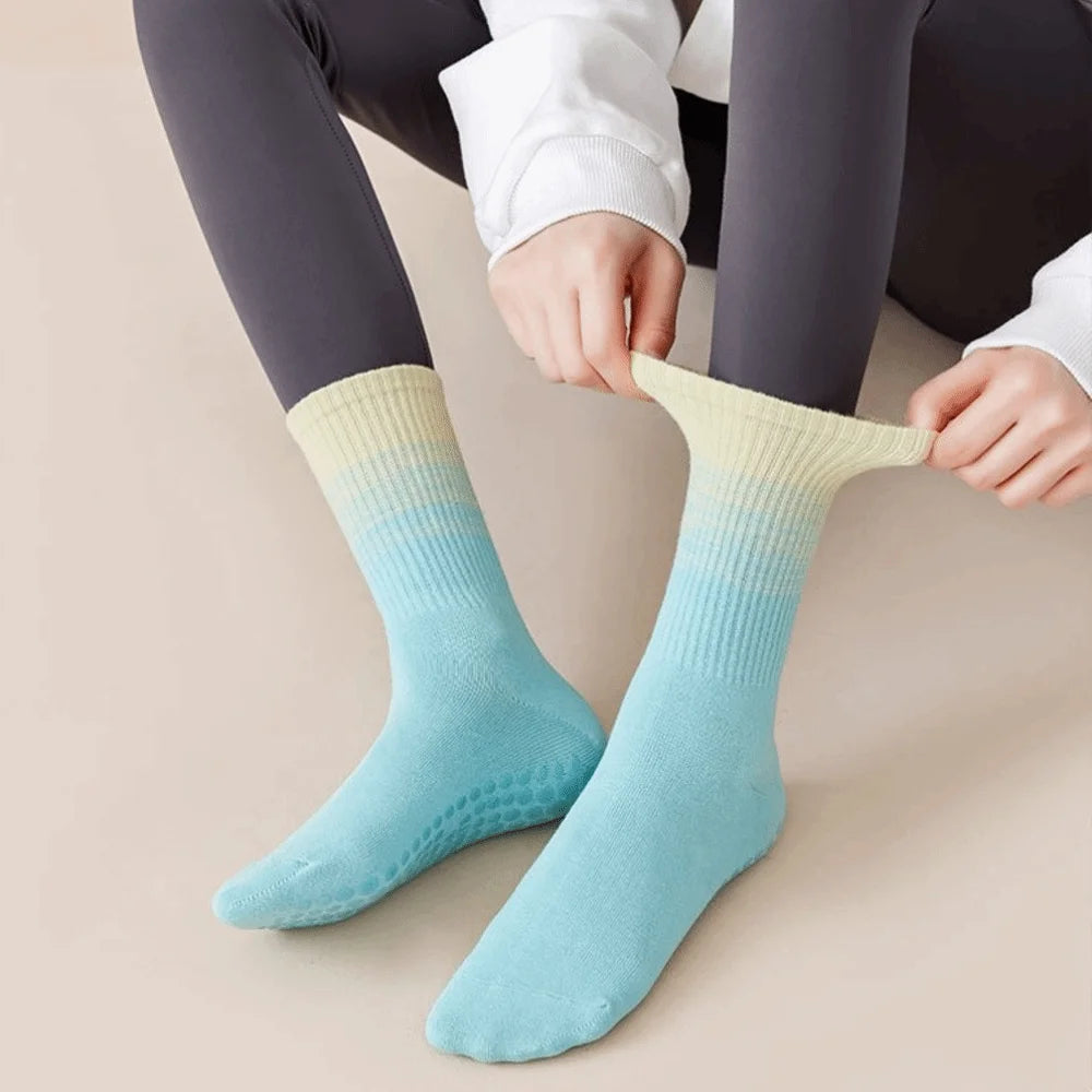 New Non-Slip Yoga Pilates Socks Gradient Color Silicone Grips Mid-Calf Socks Breathable Combed Cotton Sports Dance Socks Women