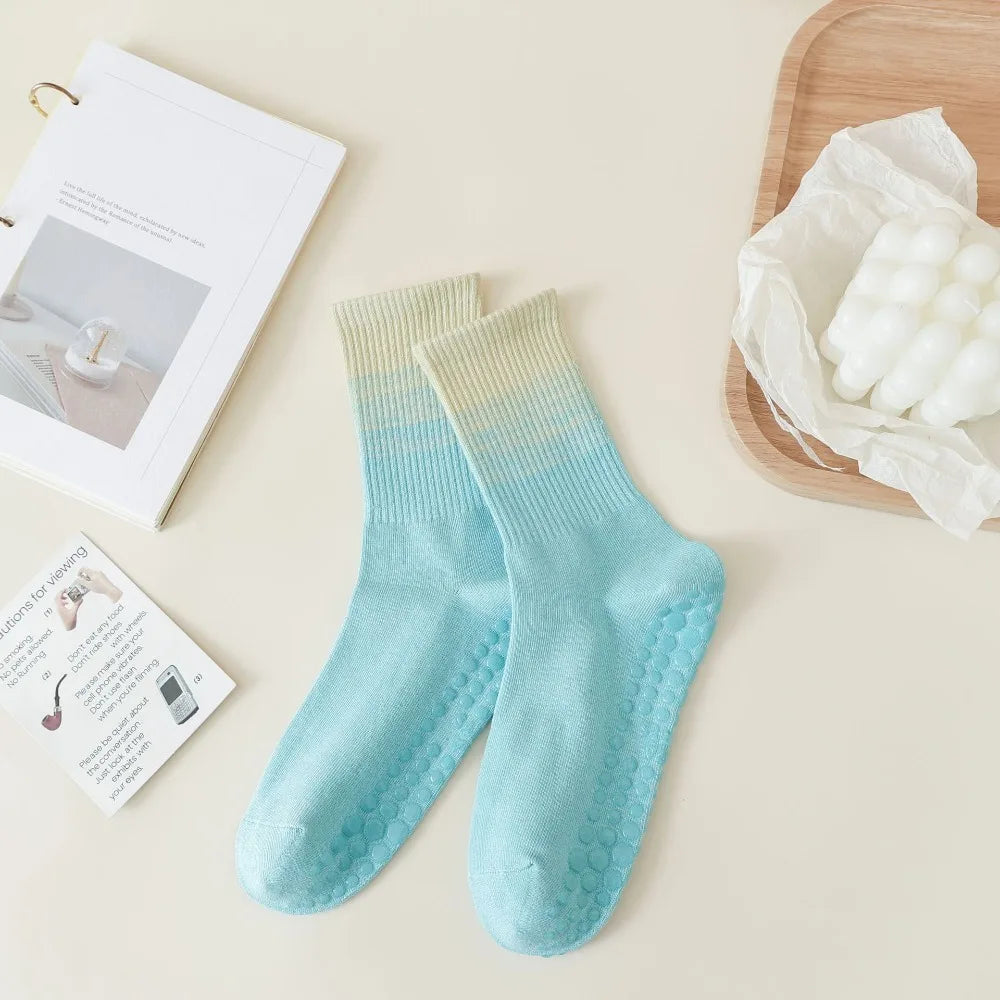 New Non-Slip Yoga Pilates Socks Gradient Color Silicone Grips Mid-Calf Socks Breathable Combed Cotton Sports Dance Socks Women