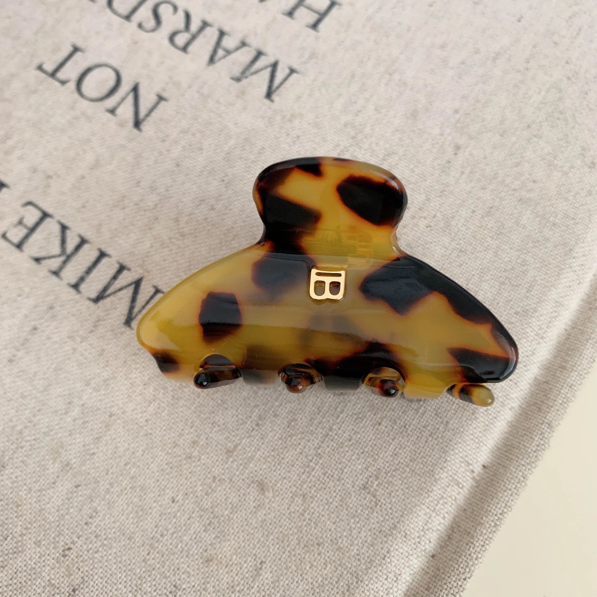 Acetate Letter B Hair Clip Curved Design High Ponytail Claw for Teens Cute Korean Fashion Hair Accessory Secure Hold Daily