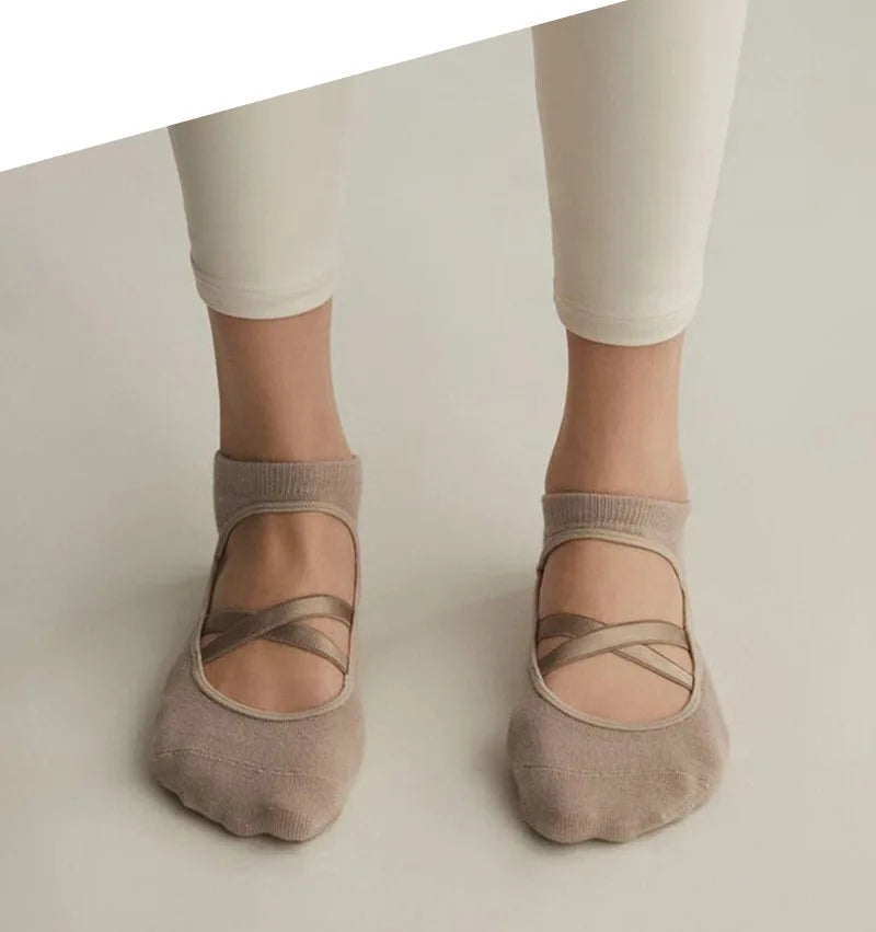 1pair Fashion Yoga Socks Anti Slip Women Professional Pilates Socks Cotton Dance Floor Trampoline Aerobics Fitness Sports Socks