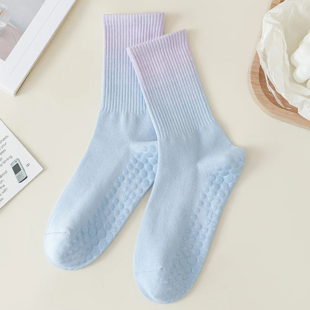 New Non-Slip Yoga Pilates Socks Gradient Color Silicone Grips Mid-Calf Socks Breathable Combed Cotton Sports Dance Socks Women
