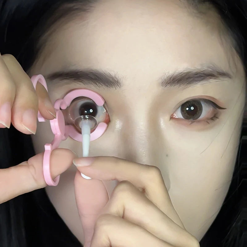 Novice contact lens remover, eyelid support tool, contact lens assistant tool, portable eye expander for wearing