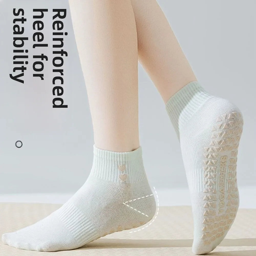 Pilates Socks with Grips for Women Cute Yoga Grip Socks Non Slip Cotton Ankle Sock for Yoga Barre Ballet